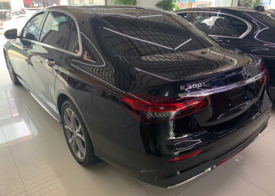 奔驰e300l新车报价2021款,奔驰e300l新车报价2021款多少钱