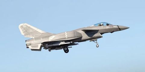 中国空军已建成全球最大四代机机队,空军第一款第四代战斗机