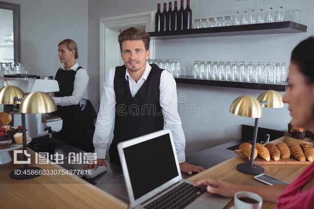 waiter,waiter男服务员英语怎么读